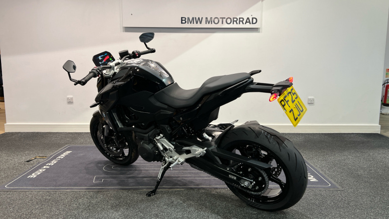 BMW F900 R